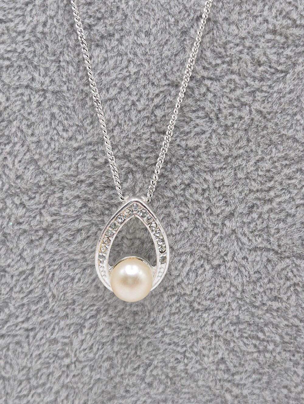 16" Avon SAQ Sterling Silver Pearl Teardrop Pendant Necklace - White Pearl